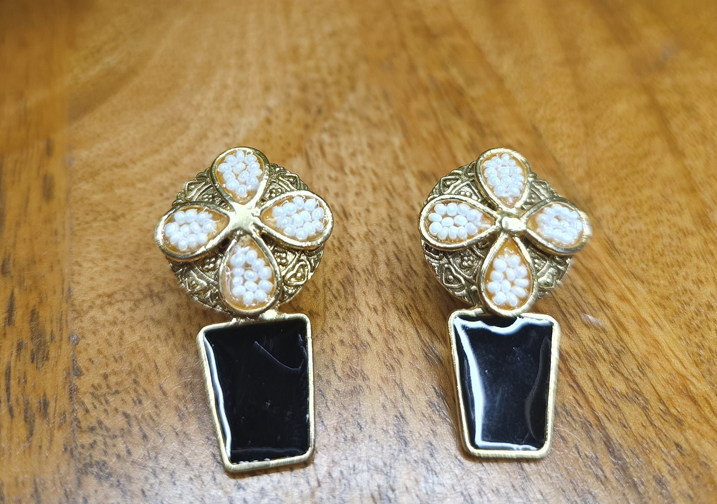 Golden Pearl Black Earrings