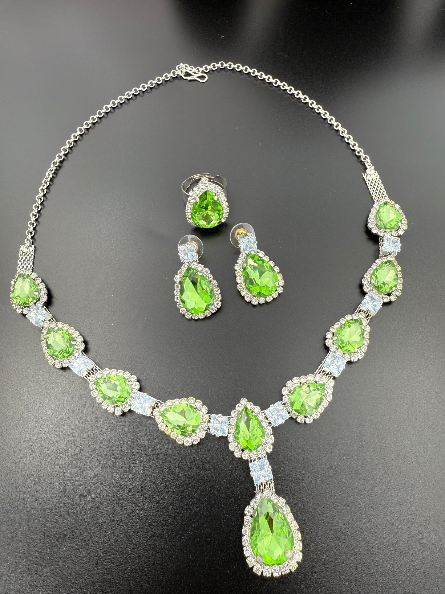 Scarlet Teardrop Mint Green Necklace Set