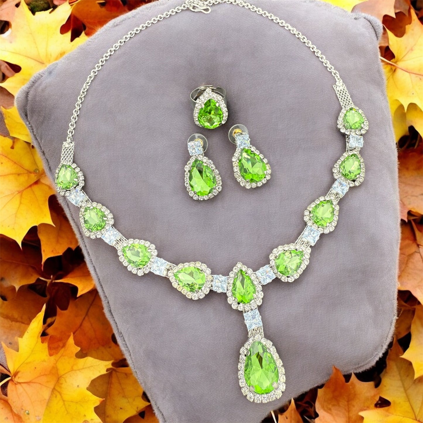 Scarlet Teardrop Mint Green Necklace Set