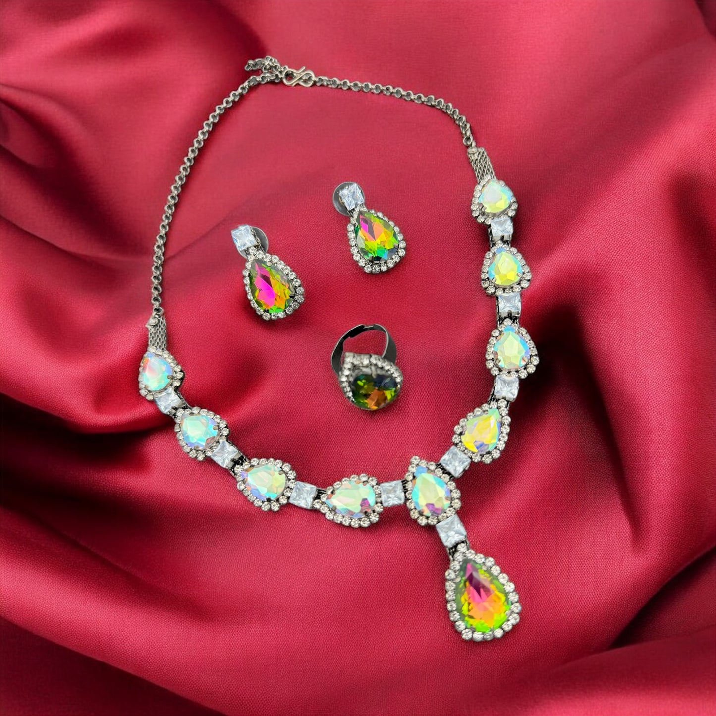 Scarlet Teardrop Vintage Necklace Set