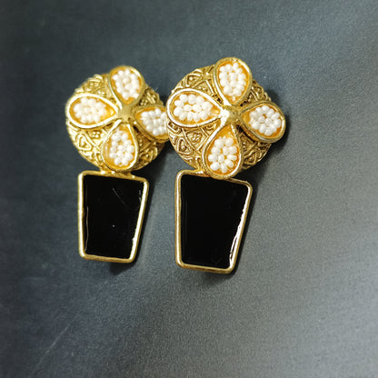 Golden Pearl Black Earrings