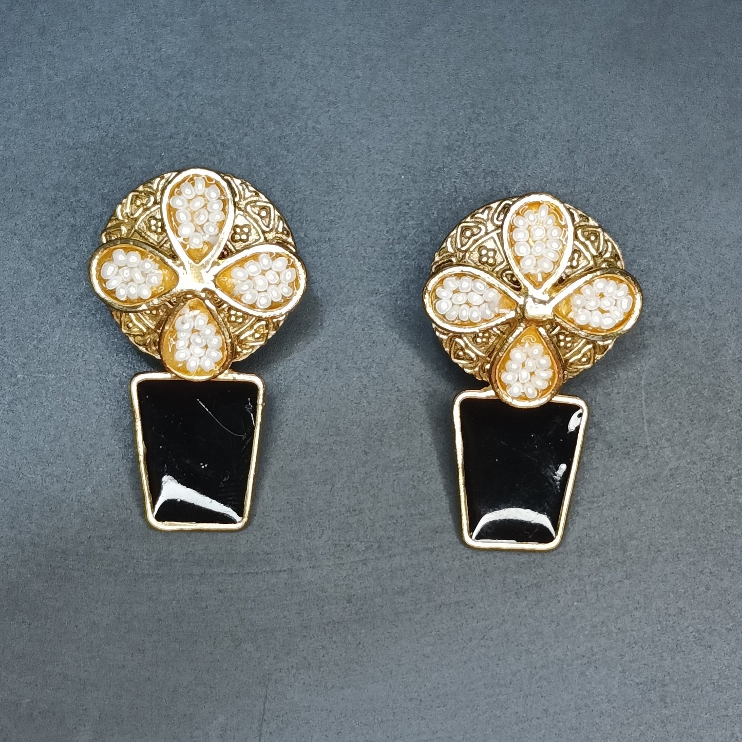 Golden Pearl Black Earrings