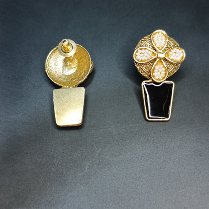 Golden Pearl Black Earrings
