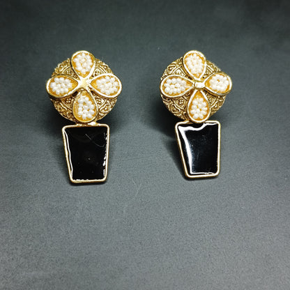 Golden Pearl Black Earrings
