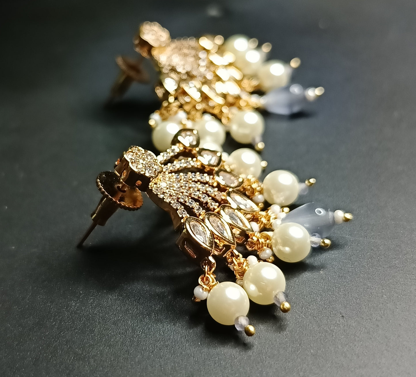 Kundan earrings with pearl cluster