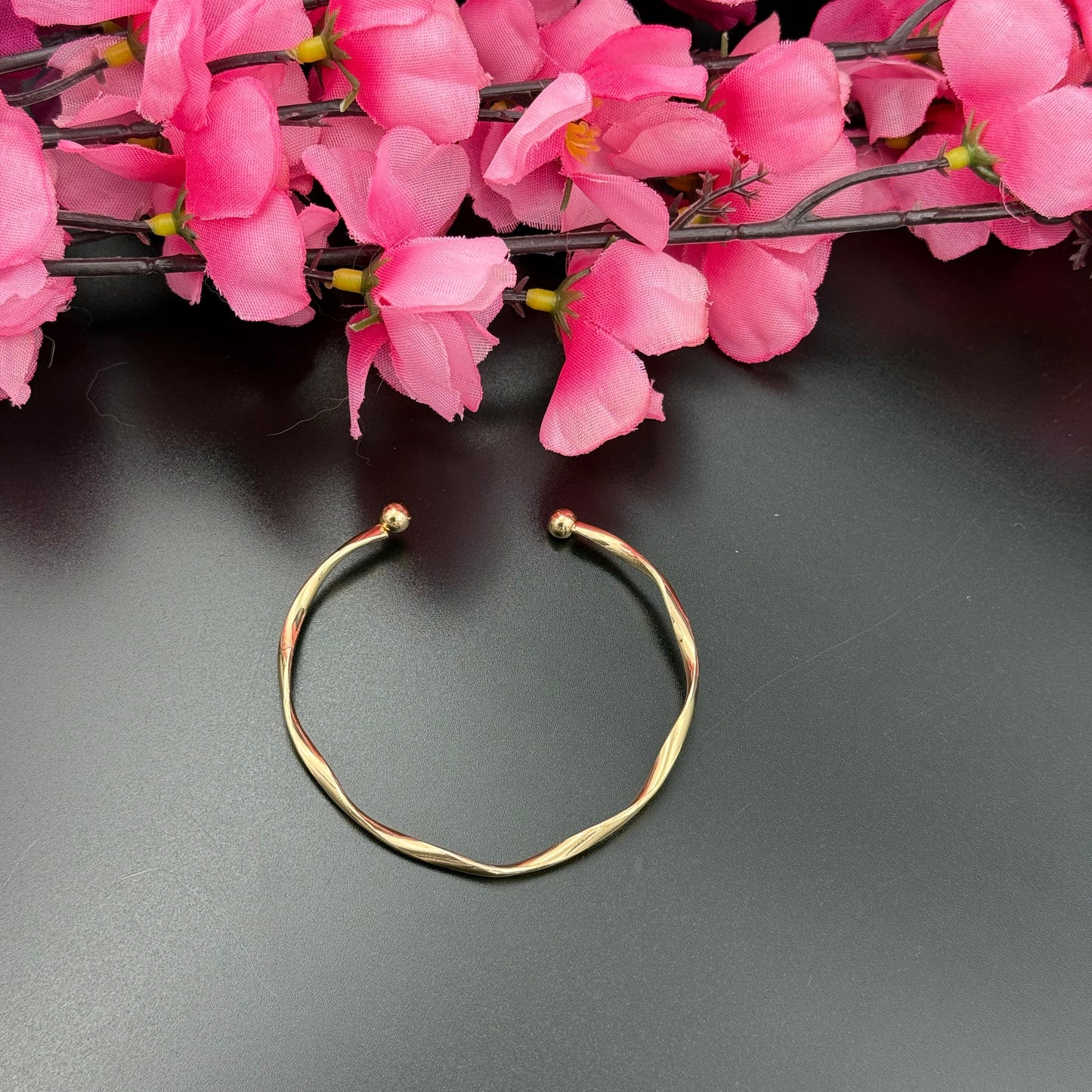 Elegant Twist Openable Bracelet