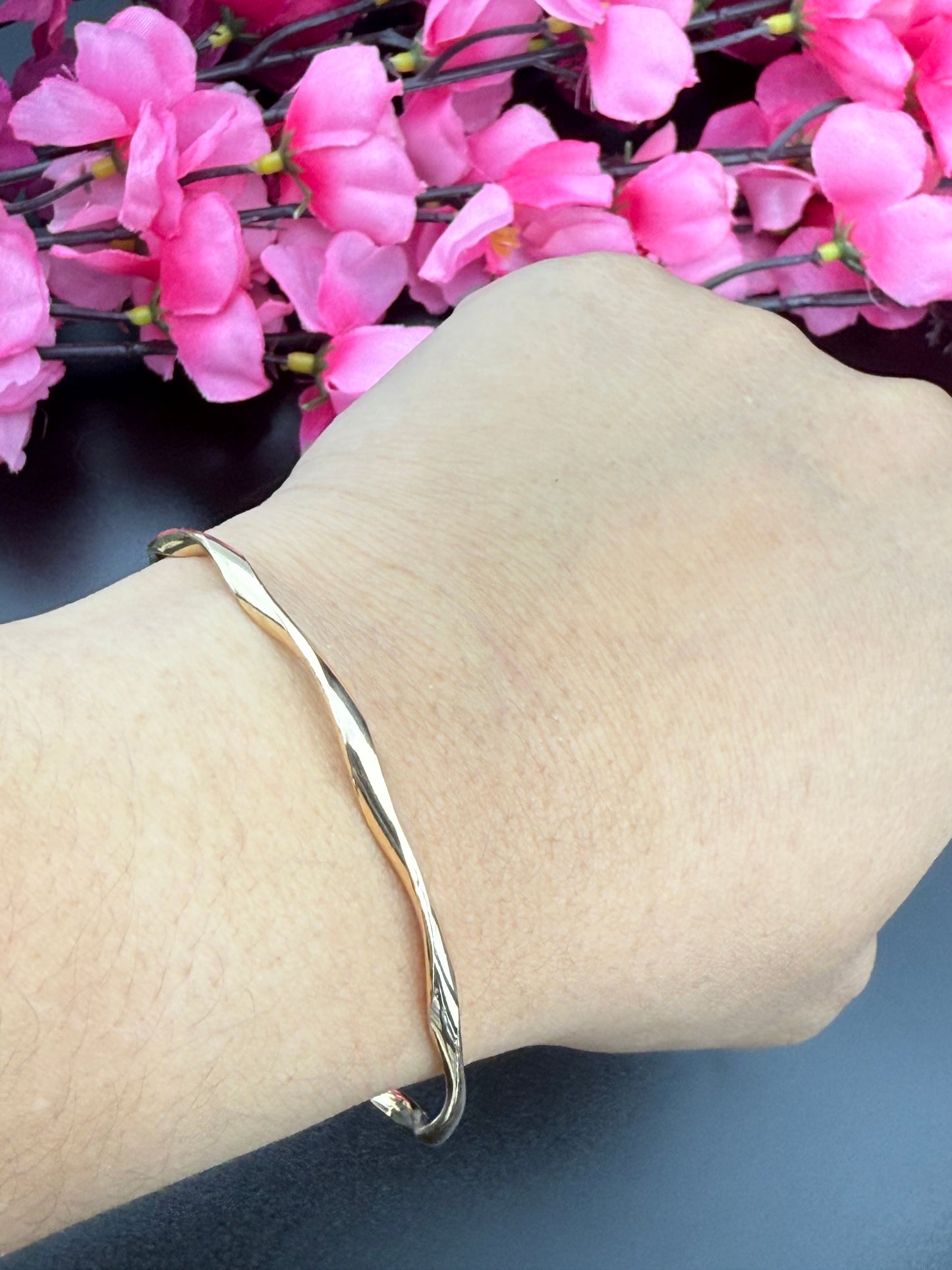 Elegant Twist Openable Bracelet