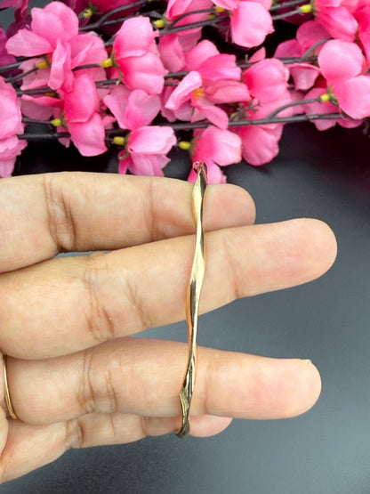 Elegant Twist Openable Bracelet